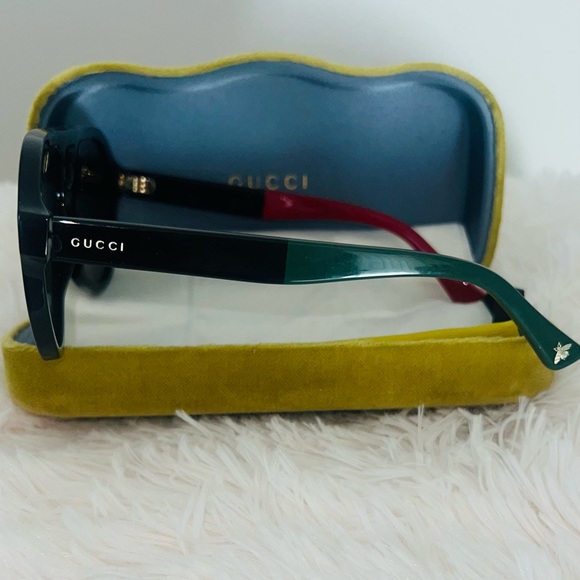 🚨 CHRISTMAS SALE 🚨 Gucci Unisex Sunglasses - Picture 3 of 7